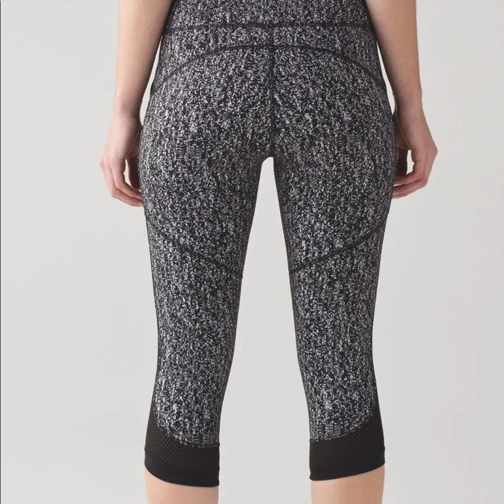Lululemon Hi-Rise Fit Physique Crop Leggings Size 4